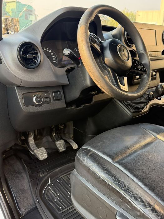 Mercedes sprinter cub cu lift