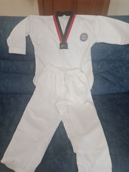 Продам кимоно для таэквондо