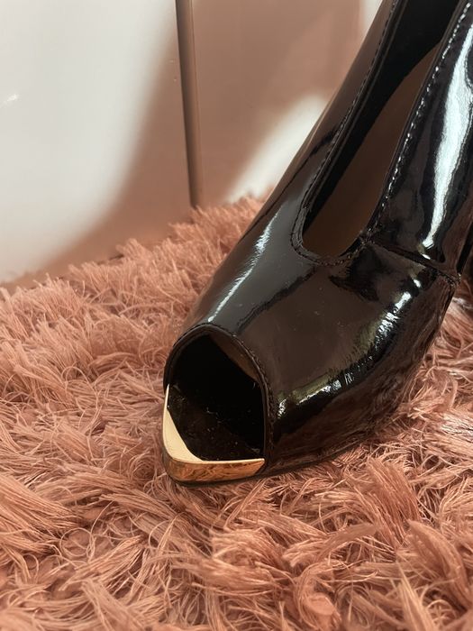 Дамски обувки на ток, токчета черни златни