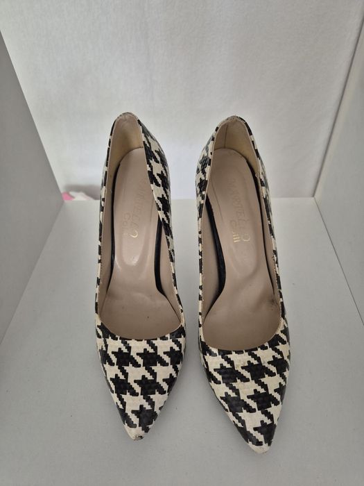 Елегантни обувки на ток