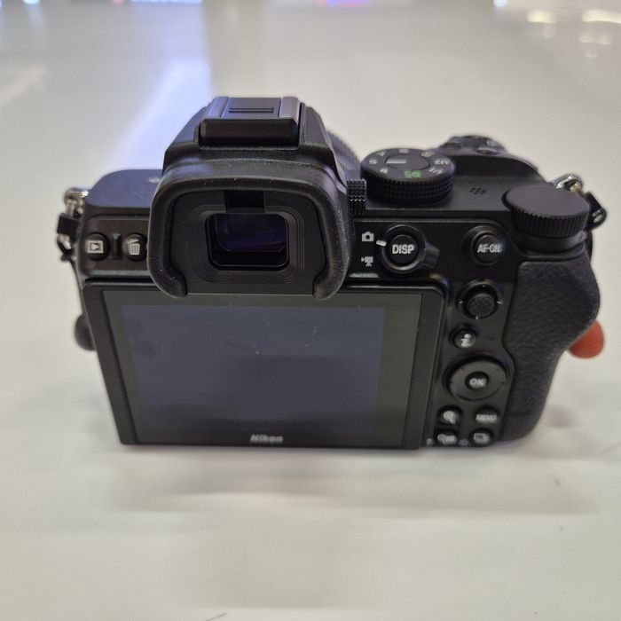 Nikon Z5 с китовым объективом