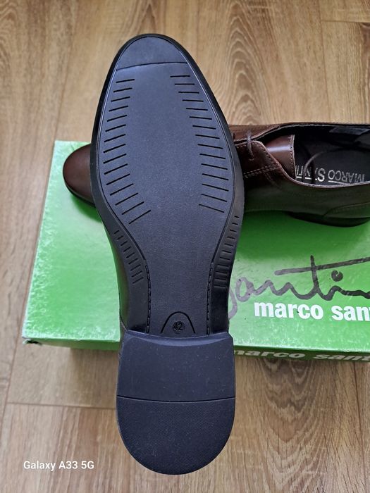 Vând pantofi noi din piele  pentru  bărbaţi,  brand  Marco Santini.