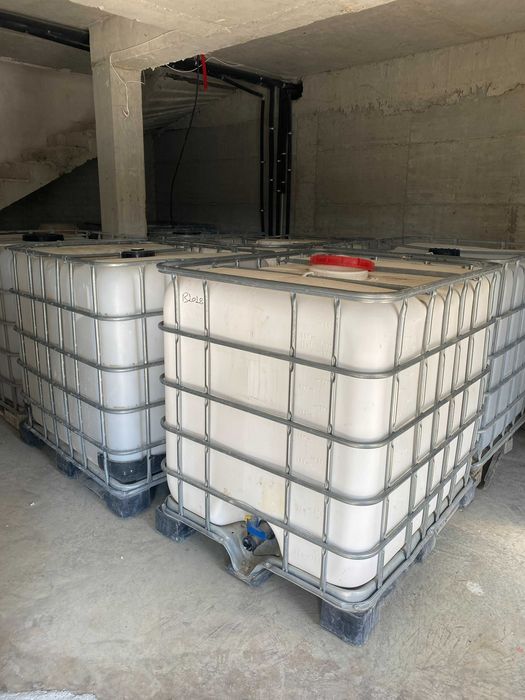 Продавам бидони тип контейнер 1000 литра