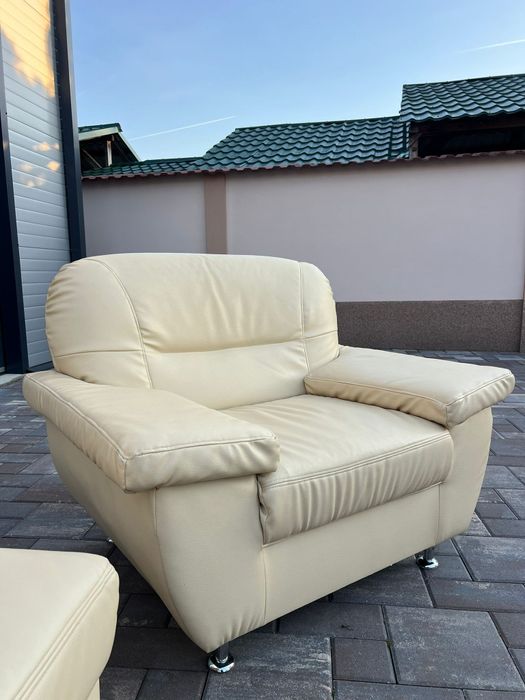 Coltar Sufragerie Piele naturala inclus Taburet si fotoliu