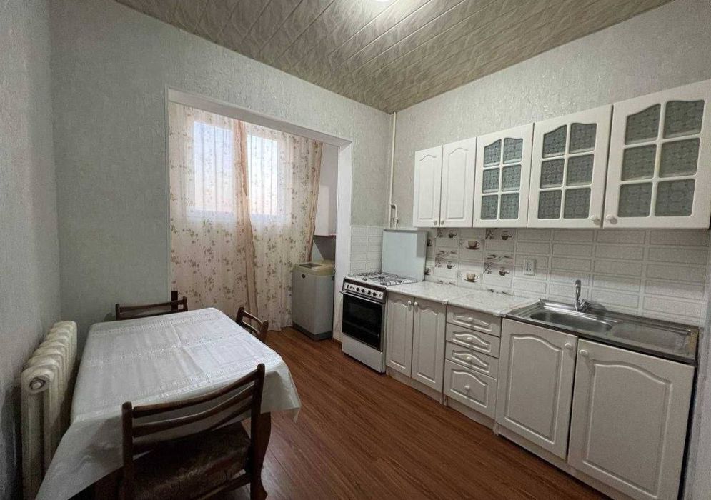 Срочно Продаётся Ойбек 2/8/9 с мебелью техникой ремонт хороший !