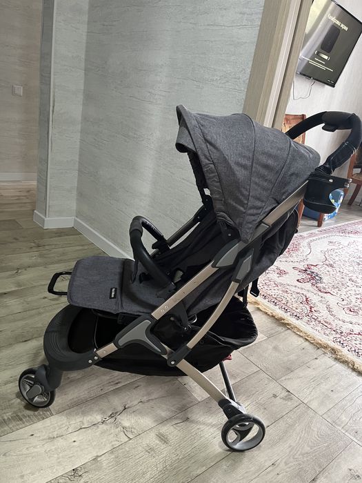 Продам коляску раскладную от фирмы “Hot mom”