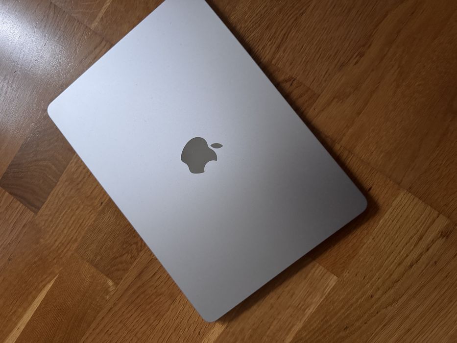Macbook Air M2 roz 512gb 8gb ram - 50 cicluri incarcare