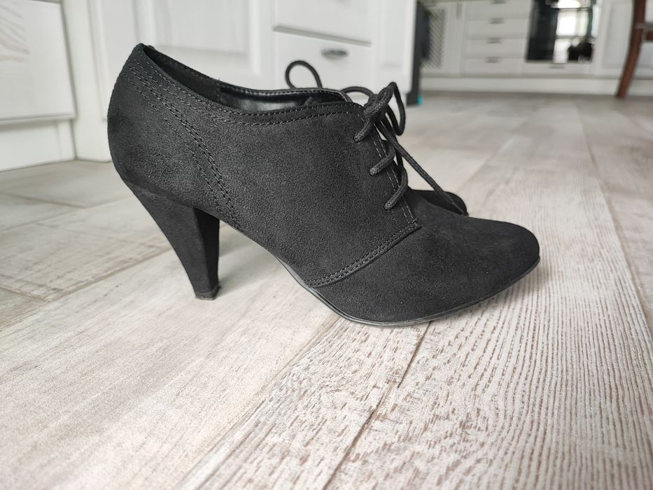 Дамски черни обувки за пролет и есен