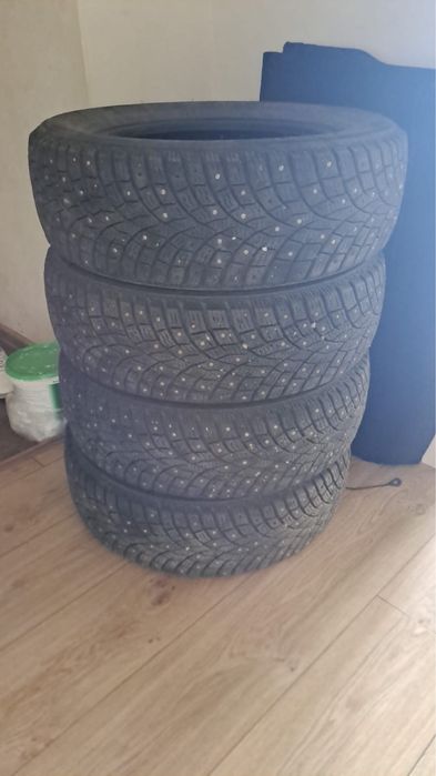 Продам комплект шин