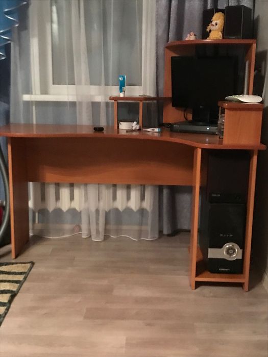 Продам стол письменный