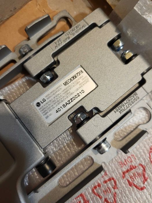Стойка за телвизор LG OLED TV Slim Wall Mount Bracket - MEC63567316, нова.