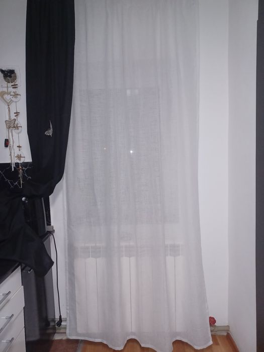 Perdea albă     .