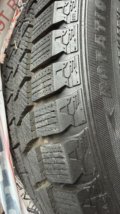 Зимние шины 235/45/R18