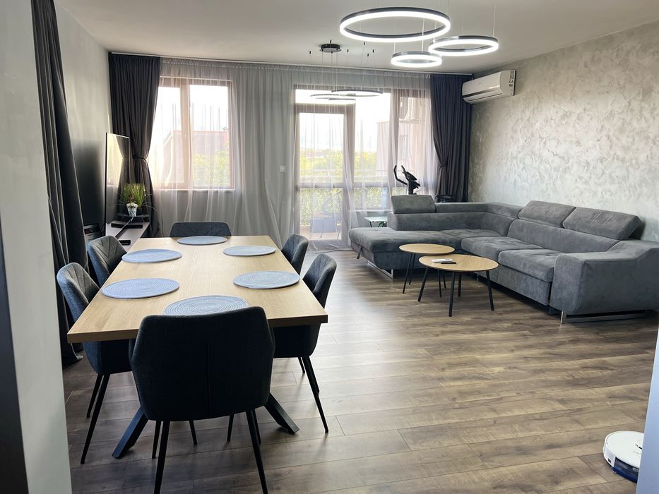 Тристаен обзаведен с паркомясто в Остромила