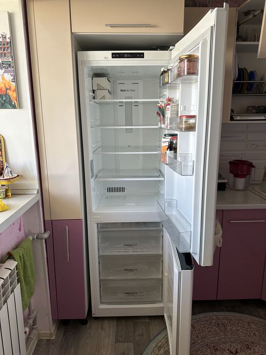 Продам холодильник, требует ремонта
