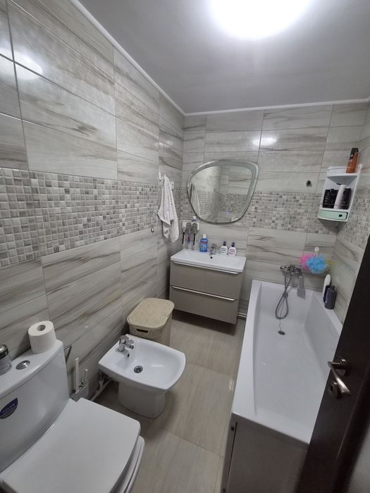Apartament cu 3 camere
