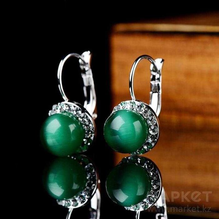 Новые сережки зелёный агат с кристаллами Swarovski.