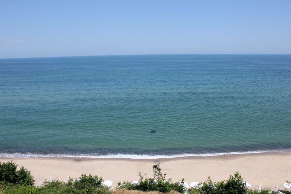 Четиристаен апартамент на първа линия в комплекс Йоо България