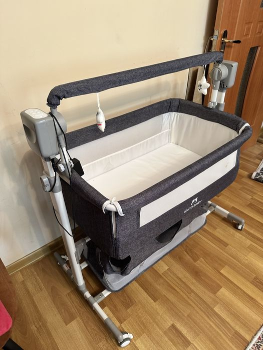 Манеж-кровать на колесиках