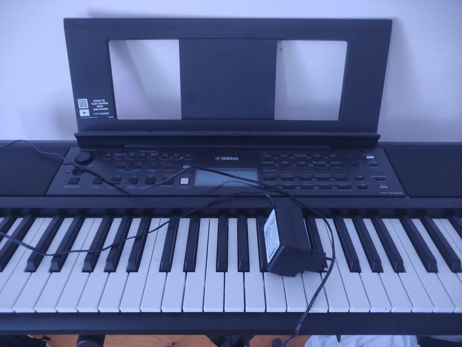 Ямаха PSR-E 383 пианина электронни