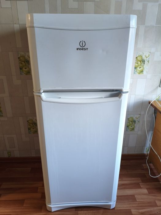 Холодильник Indesit