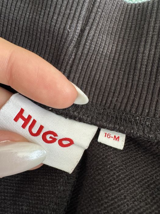 Pantaloni scurti Hugo Boss marimea M