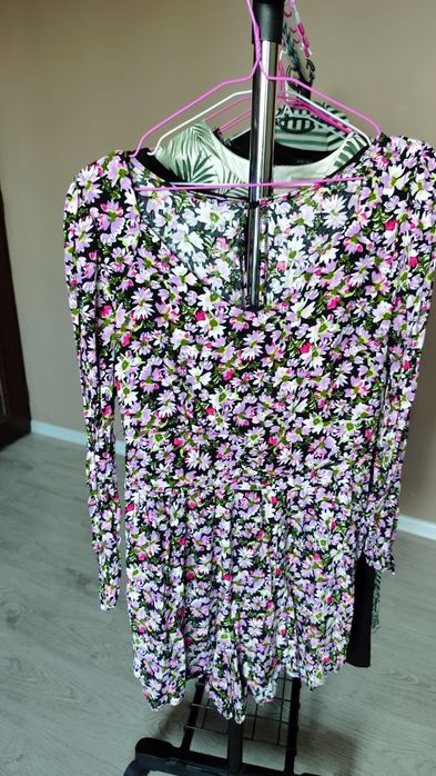 Продавам рокли и бодита