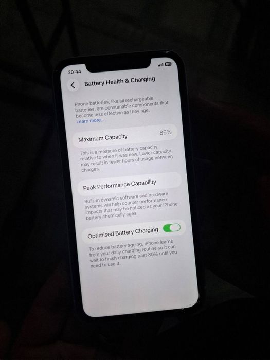 iPhone 11 (White) * 85%
