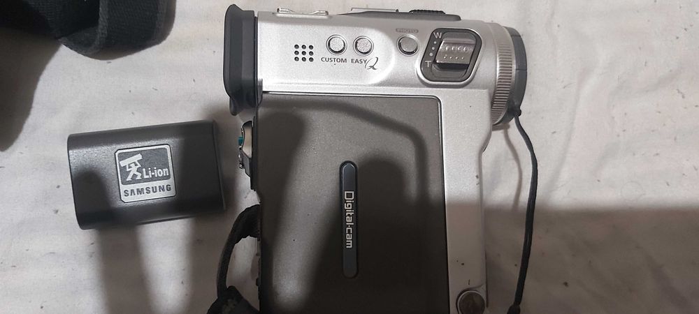 Продавам видиокамера Самсунг