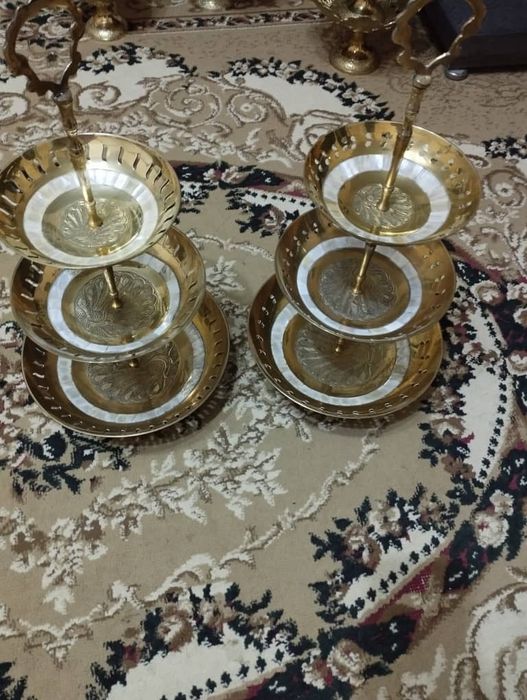 Индия посуда металл Латунь вазы,этажерки,подсвечники в паре все  есть