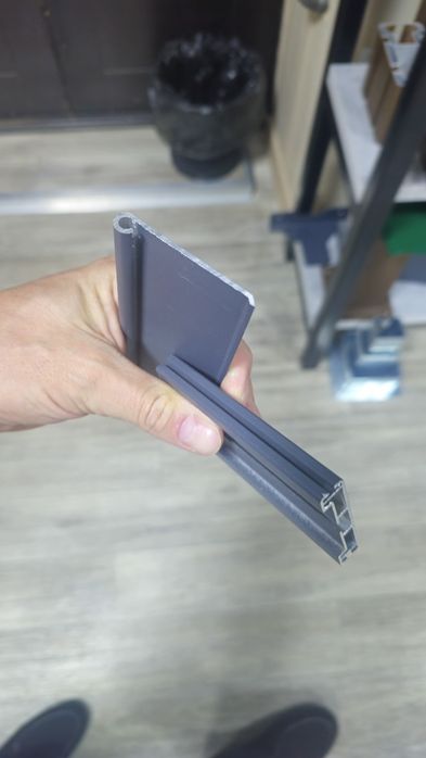 Станок для производства стальных рольставней.