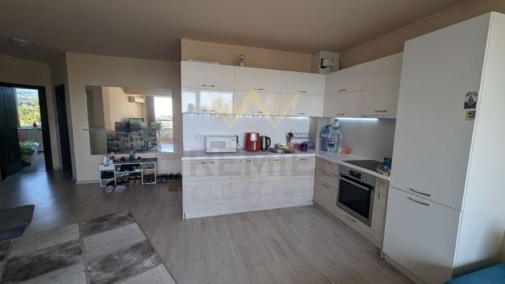 Дава се под наем Тристаен апартамент в Варна, м-т Траката - 80 кв.м за 625 € - Снимка #3