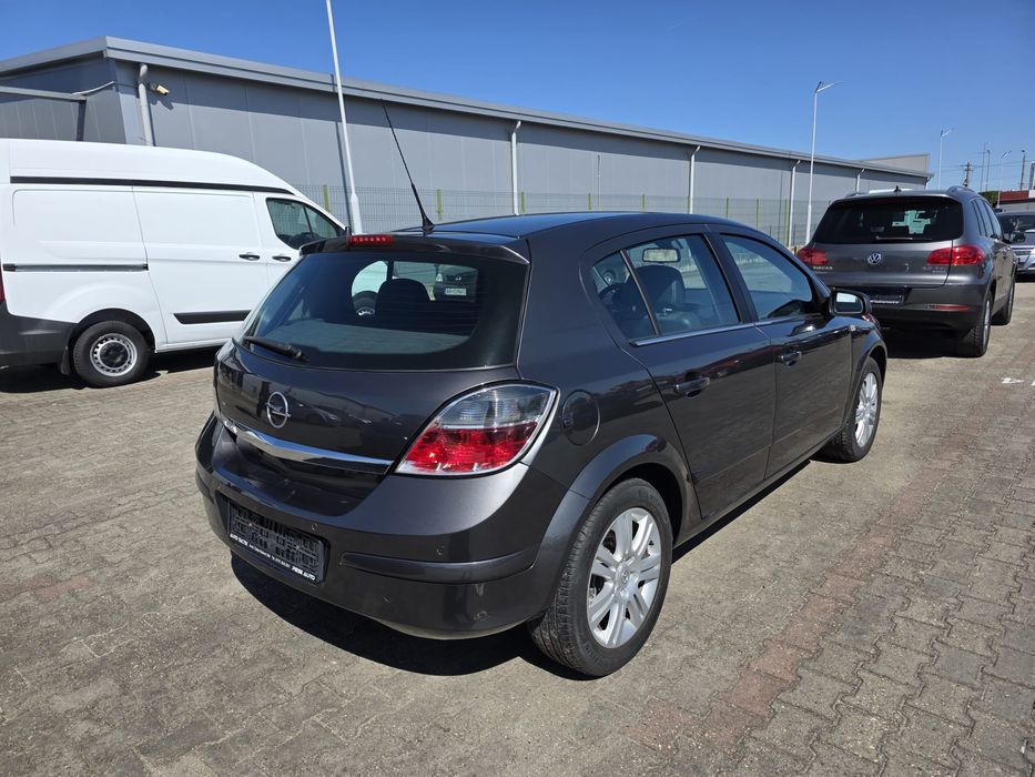 Opel Astra H - 1.6i 116CP - Xenon * Climatronic * Semi-Piele
