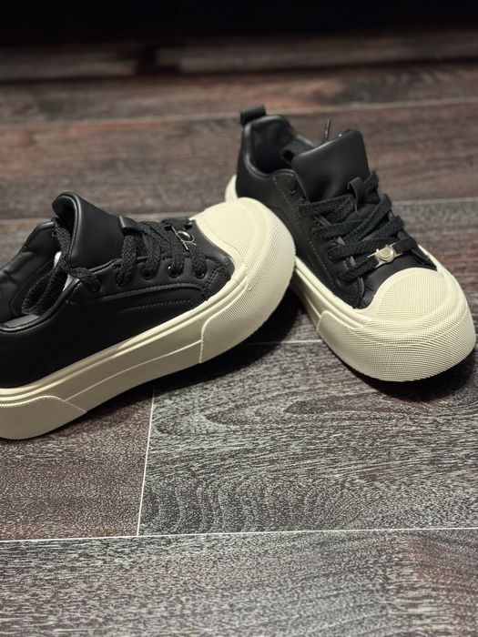 Кроссовки,женские