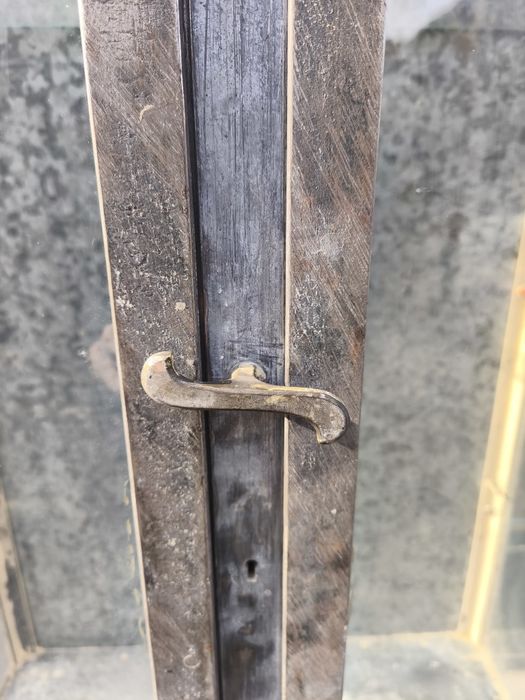 Метална аптекарска витрина от царско време