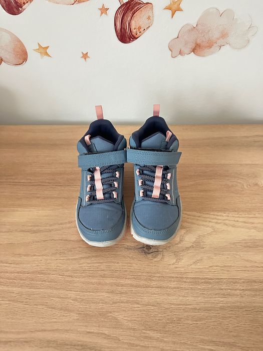 Papuci impermeabili drumeție purtați o data