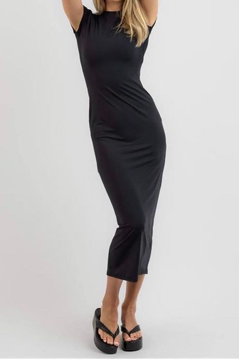 Елегантна дълга черна рокля с къс ръкав