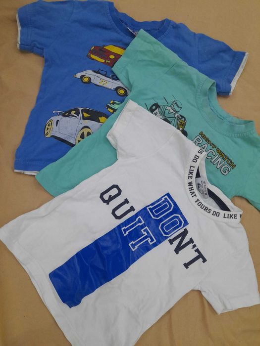 Bolalar kiyimlari soataman narhlari keliwiladi.tozza ozoda kiyilgan