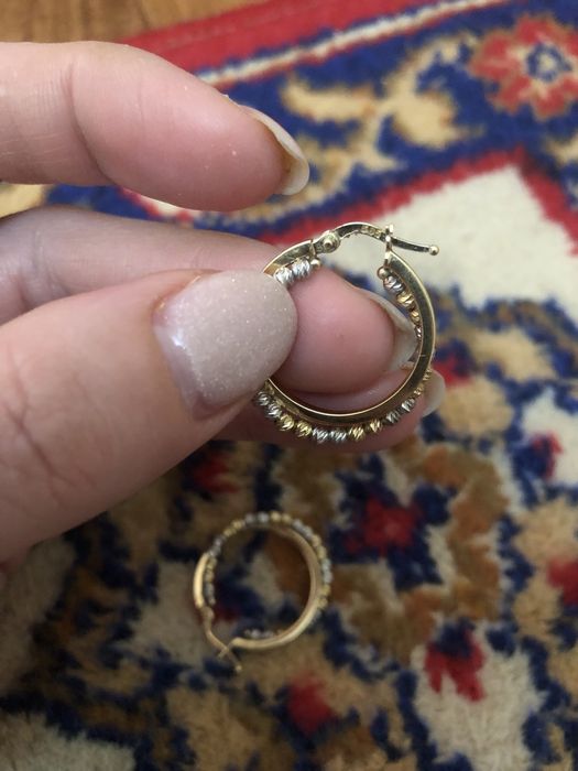Продам золотые серьги
