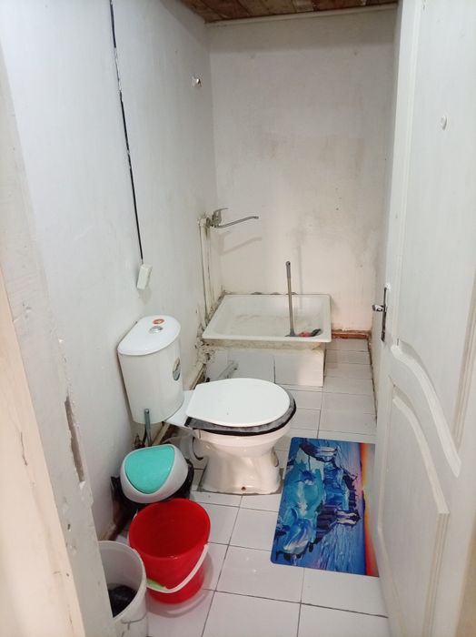 Срочно 2 хонали квартира сотилади. 1 этаж.