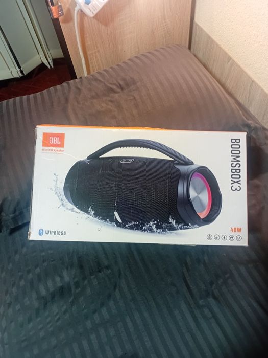 Oferta Speciala. Boxa JBL 40 W . Jocuri de lumini .