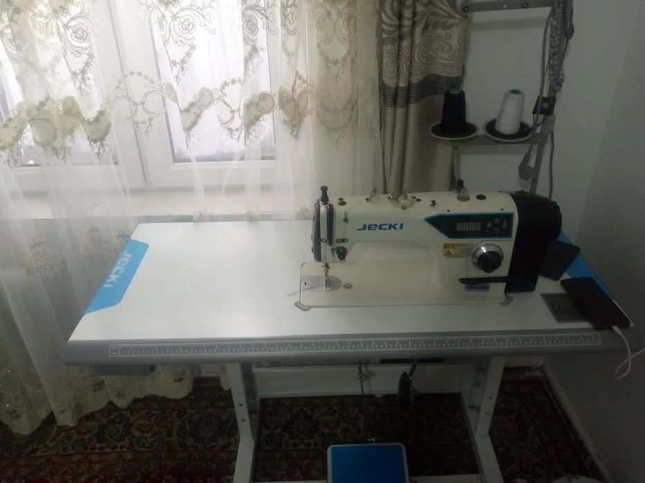 Швейная машина '  "Jecki"  полуавтомат