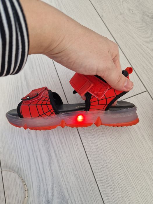 Sandale mărimea 32 si 30