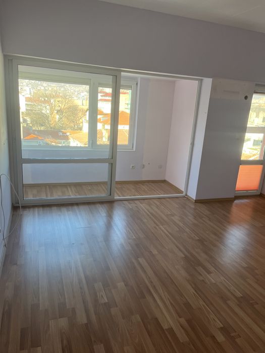 Двустаен разширен апартамент, Топ Център