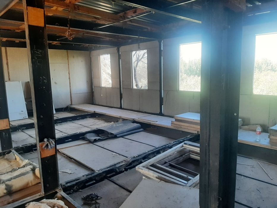 Бу здания  сотилади  темирлари тахталари