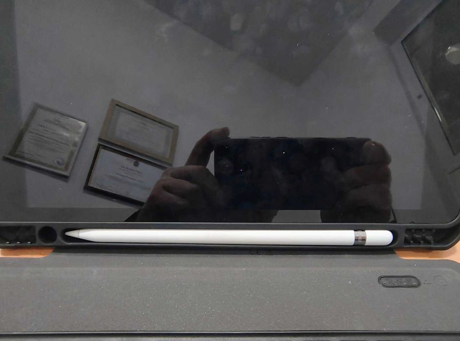 Кейс за iPad 9 (9-то поколение) + Клавиатура + Apple Pencil