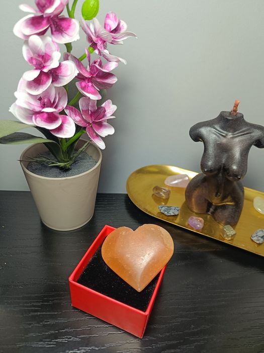 Cristal din Selenit în formă de inimă