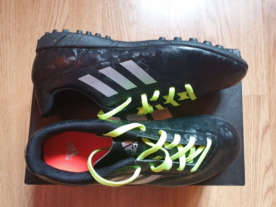 Ghete teren sintetic Noi Originali!