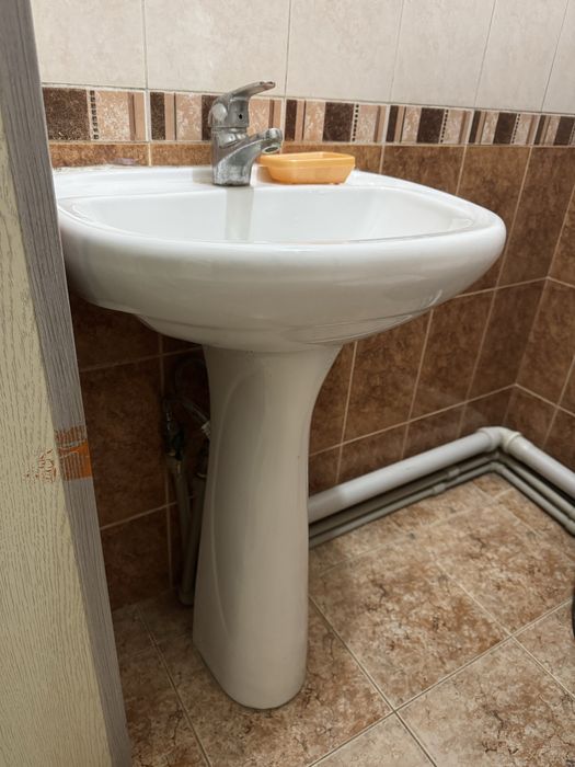 Раковина на ножках