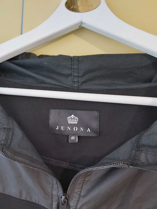 Суитшърт  на марката " Юнона" размер 40/42.